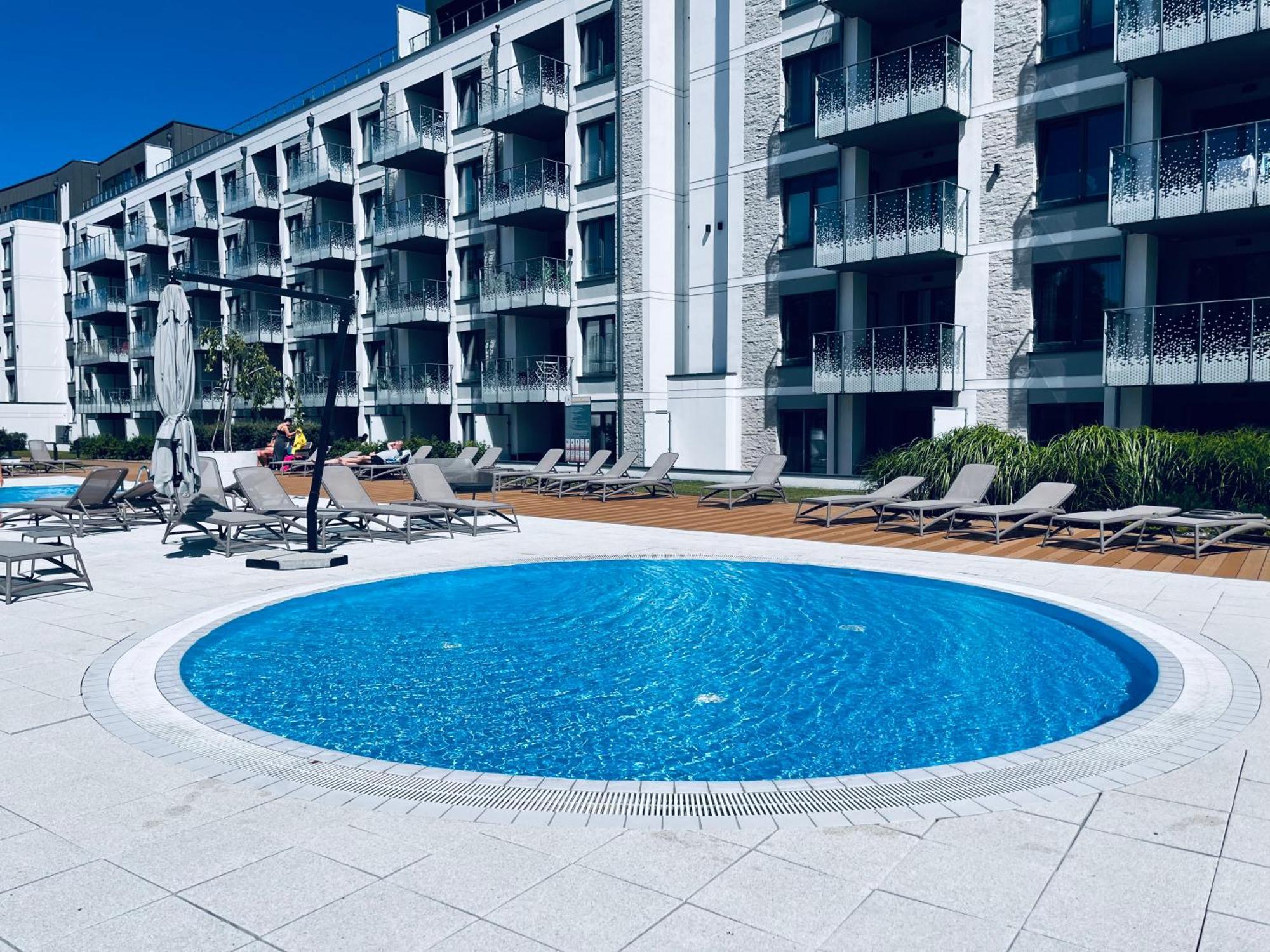 Apartment Nadmorskie Tarasy Pink&blue Z Prywatnym Tarasem Basen Kryty&zewnetrzny Infinity Silownia Sala Zabaw Kolobrzeg